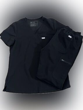 Figs Black Casma Scrub Top and Yola skinny scrub Zip-Pocket Pants
